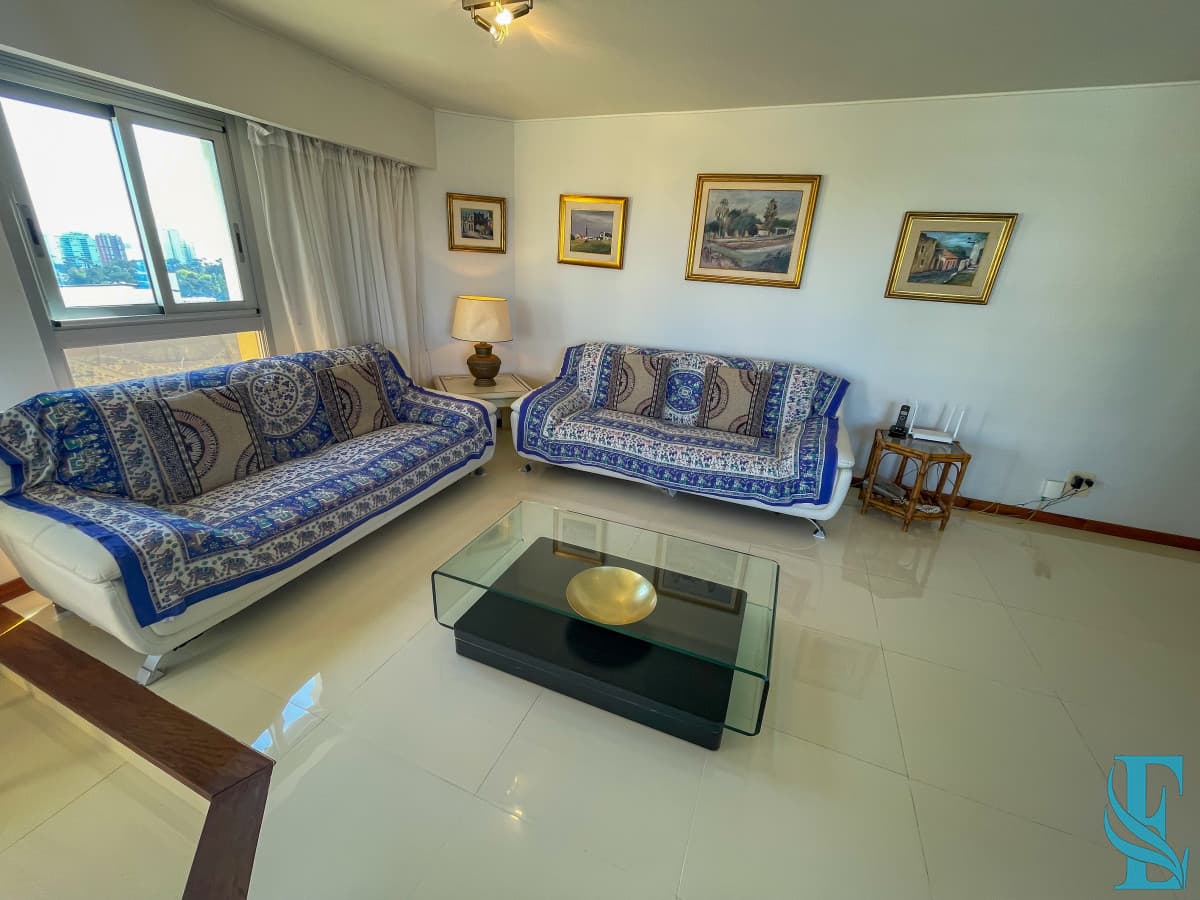 Hermoso apartamento en piso alto en la zona de Punta Shopping, cerca de todo!