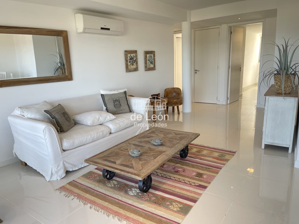 Venta Espectacular PentHouse de 2 dormitorios en Manantiales