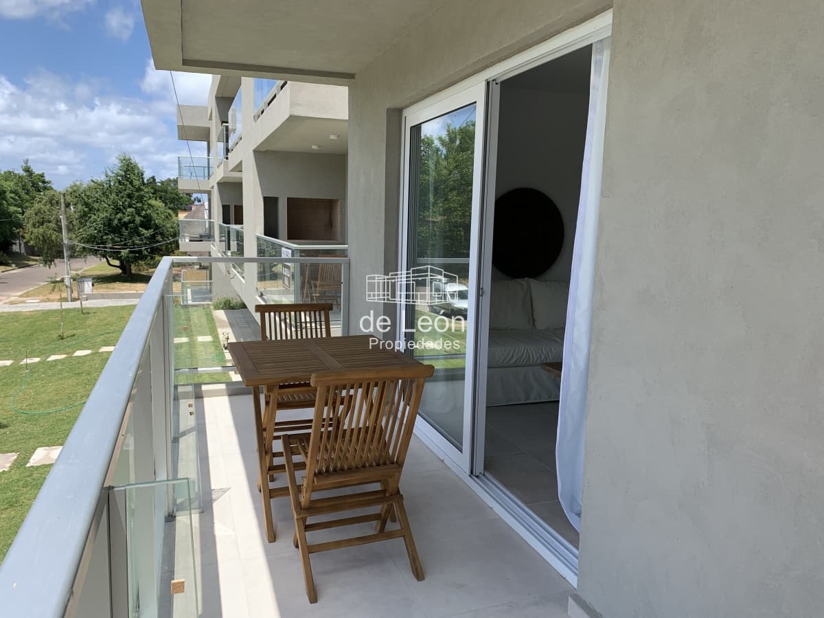 Venta Departamento 2 dormitorios y 2 baños, Playa Mansa, Punta del Este