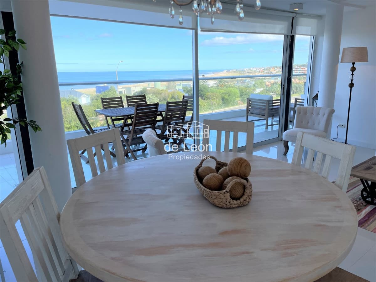 Venta Espectacular PentHouse de 2 dormitorios en Manantiales