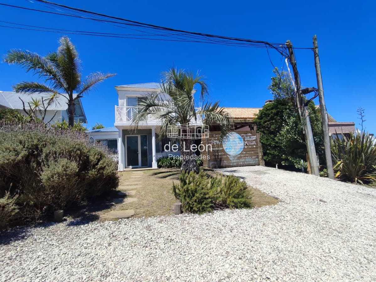 Casa de 3 dormitorios, a 100mts del mar, en Montoya, La Barra