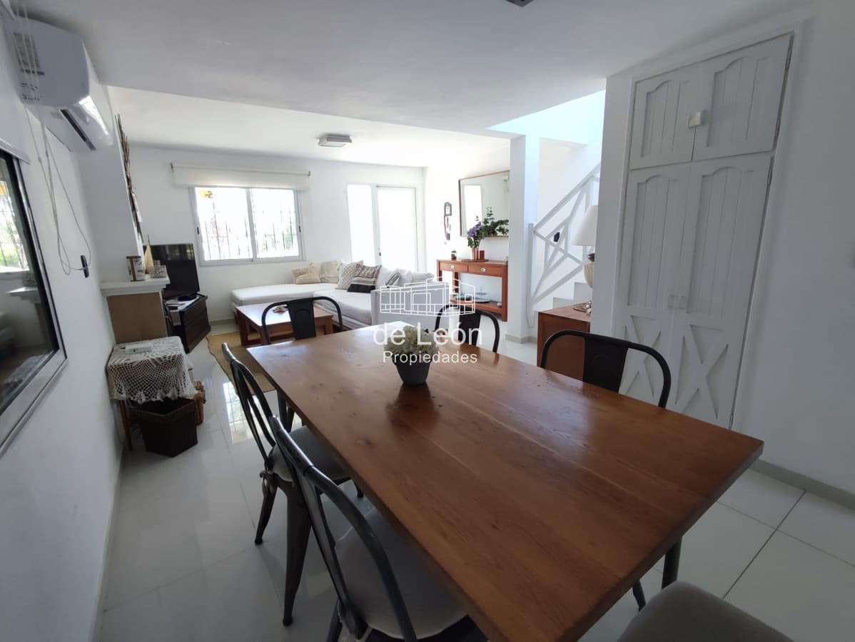 Casa de 3 dormitorios, a 100mts del mar, en Montoya, La Barra