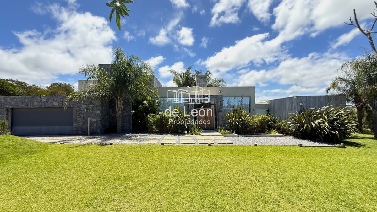 Casa en Venta & Alquiler Temporal 5 Dormitorios + Dependencia en Pueblo Mío, Manantiales