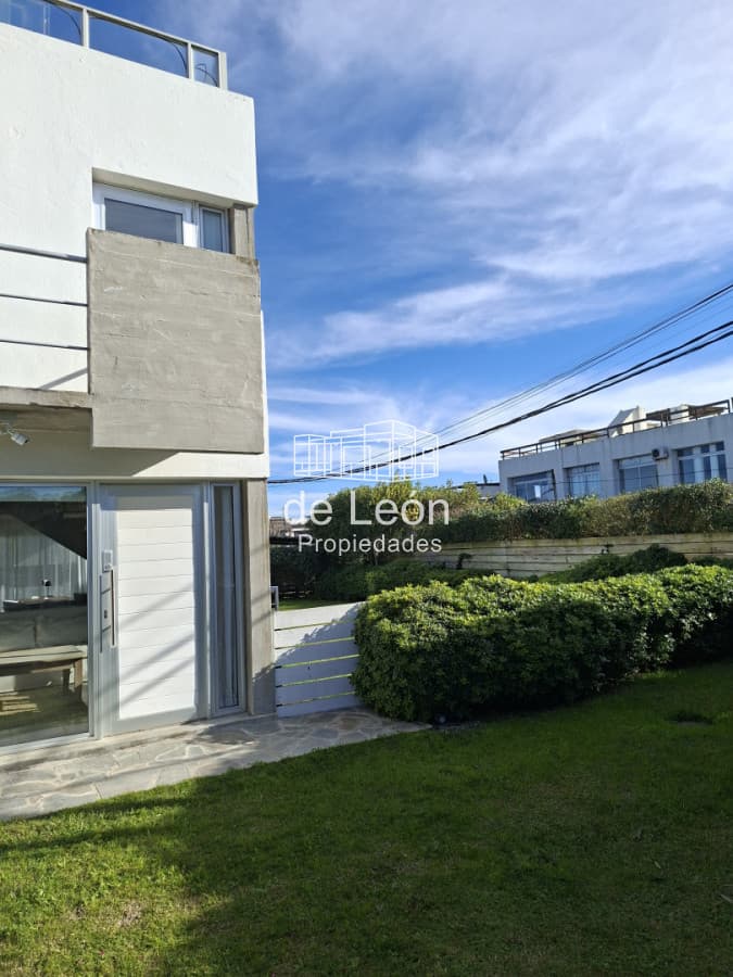 Alquiler Temporal Moderna Casa 2 Dormitorios en Manantiales