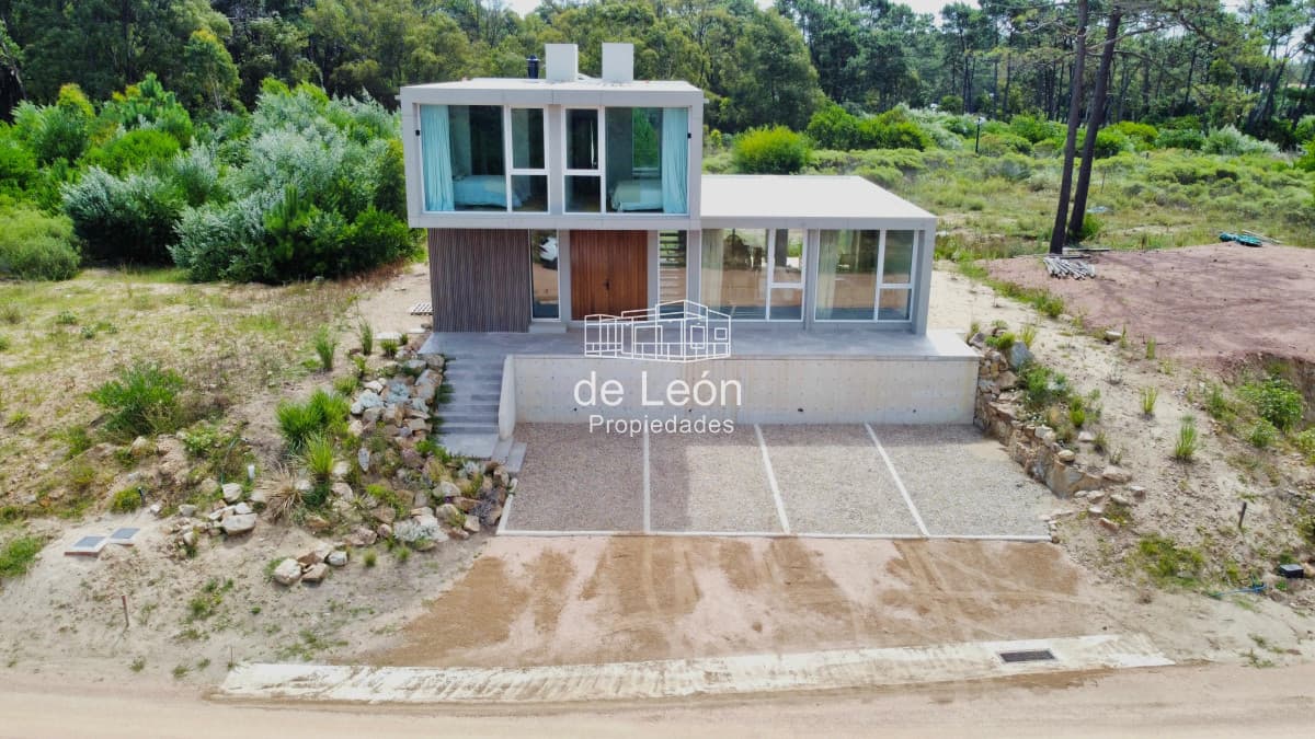 Casa en Venta a estrenar 4 Dormitorios en Reserva Montoya