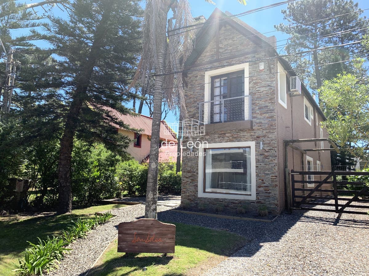 Casa en Montoya La Barra a 350mts del mar, 4 dormitorios y 3 baños