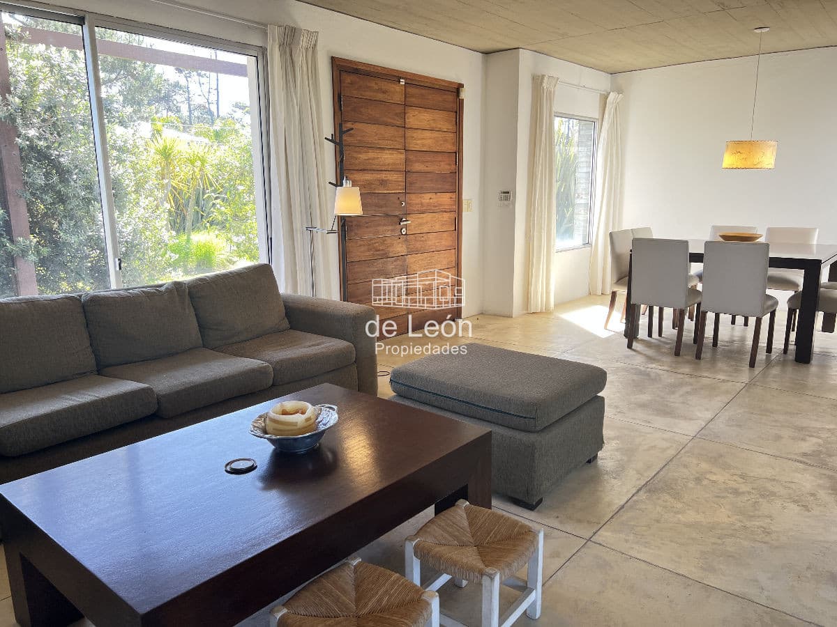 Muy buena casa en Montoya a 200mts del mar, moderna, cómoda, piscina