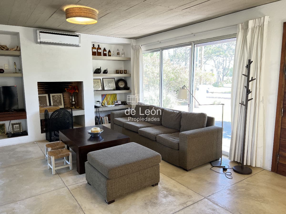 Muy buena casa en Montoya a 200mts del mar, moderna, cómoda, piscina