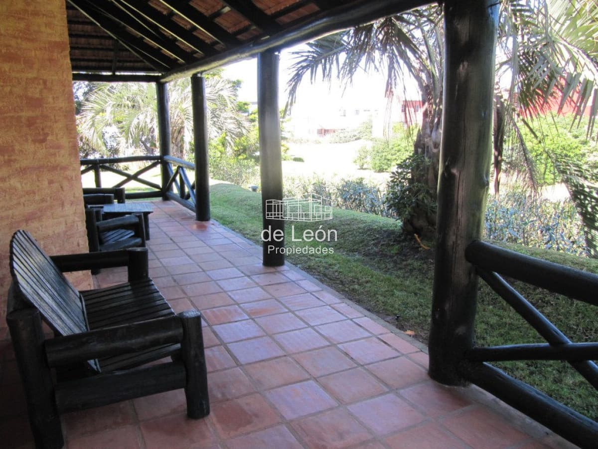 Casa en La Barra, Montoya