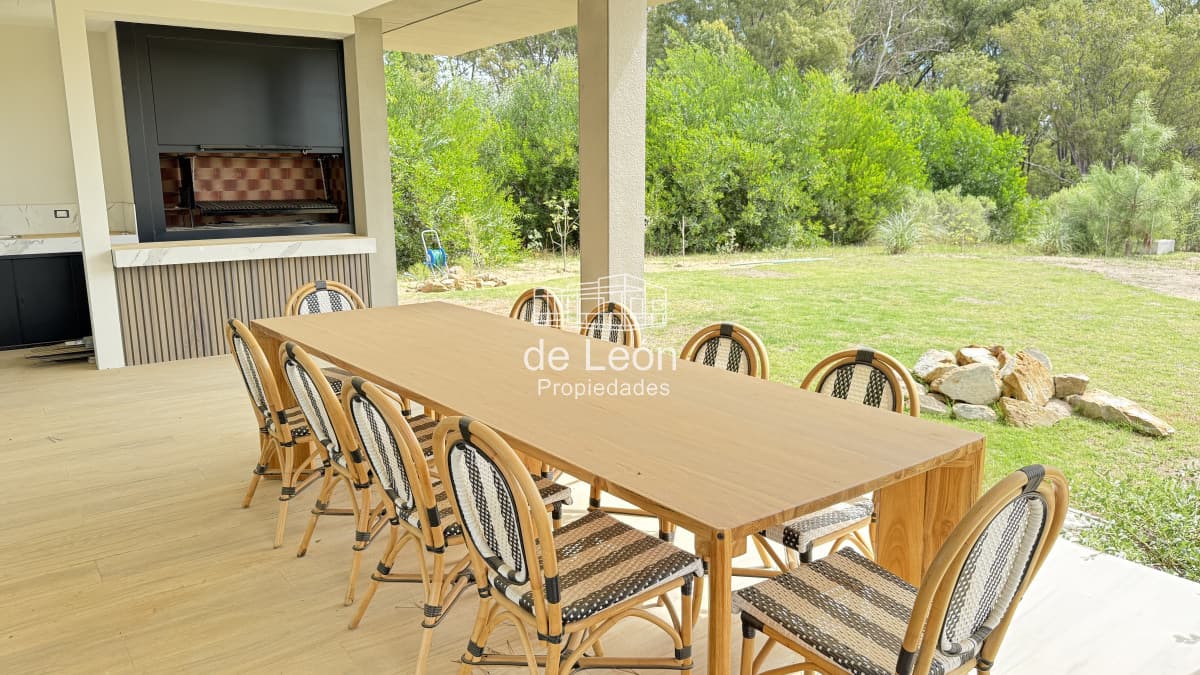 Casa en Venta a estrenar 4 Dormitorios en Reserva Montoya