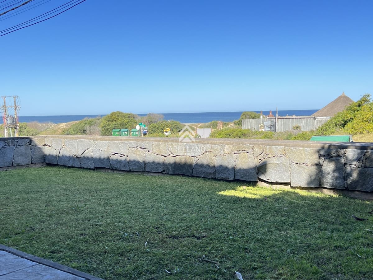 Casa ID.4599 - Casa en Montoya con excelente vista al mar, de 4 dormitorios más servicio