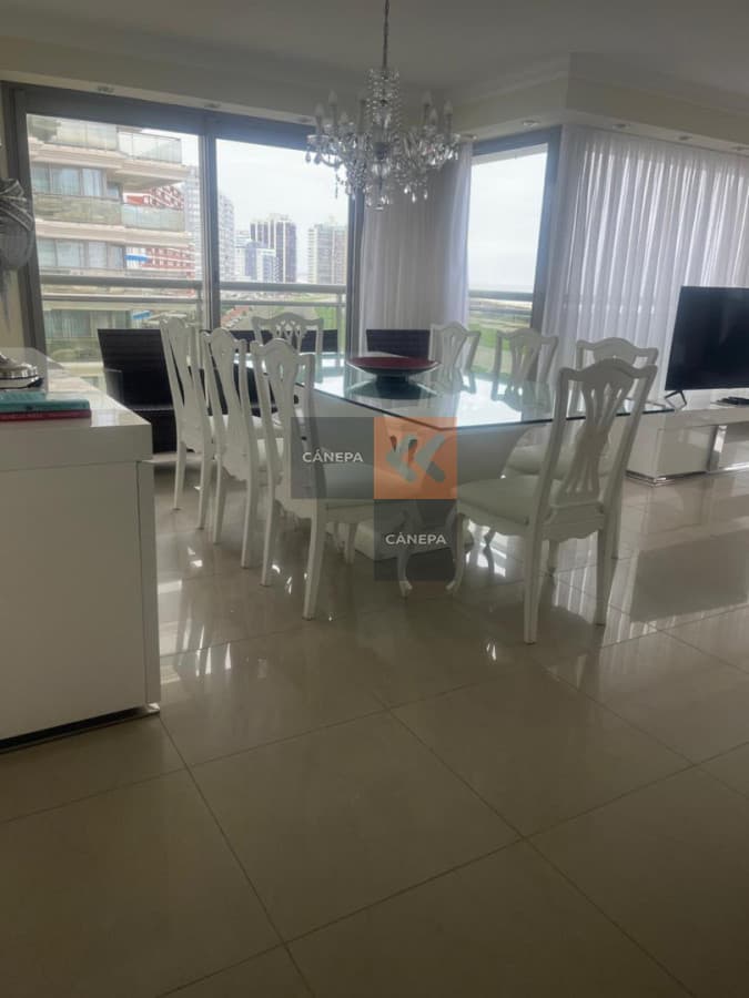 Espectacular en primera linea en la Brava, con los mejores servicios