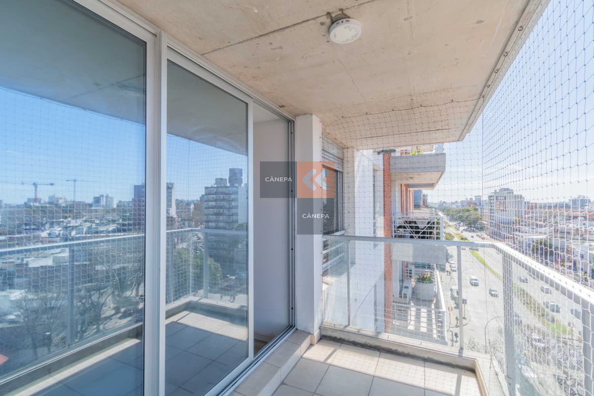 Apartamento en Tres Cruces piso alto con terraza