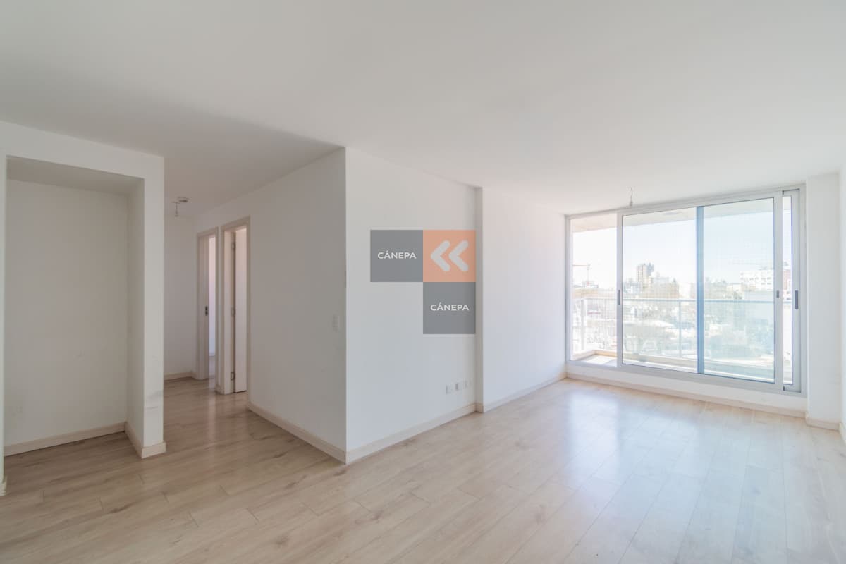 Apartamento en Tres Cruces piso alto con terraza