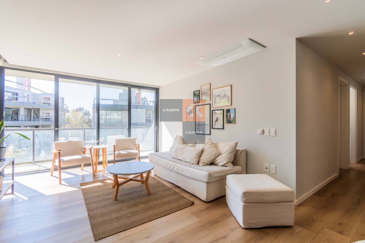 Venta con renta apartamento de 3 dormitorios en Barrio Parques