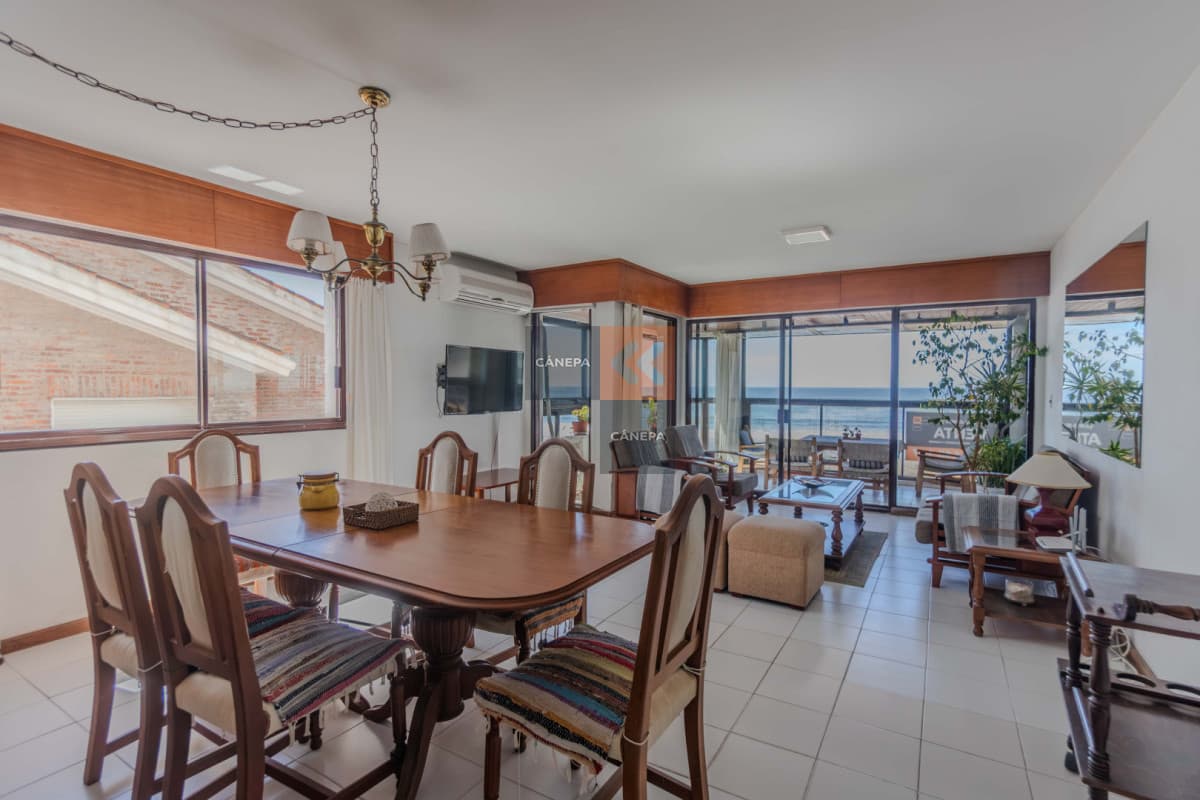 Apartamento de 3 dormitorios frente al Emir en venta