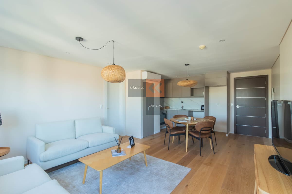 Venta con renta de apartamento de 1 dormitorio en Carrasco Sur