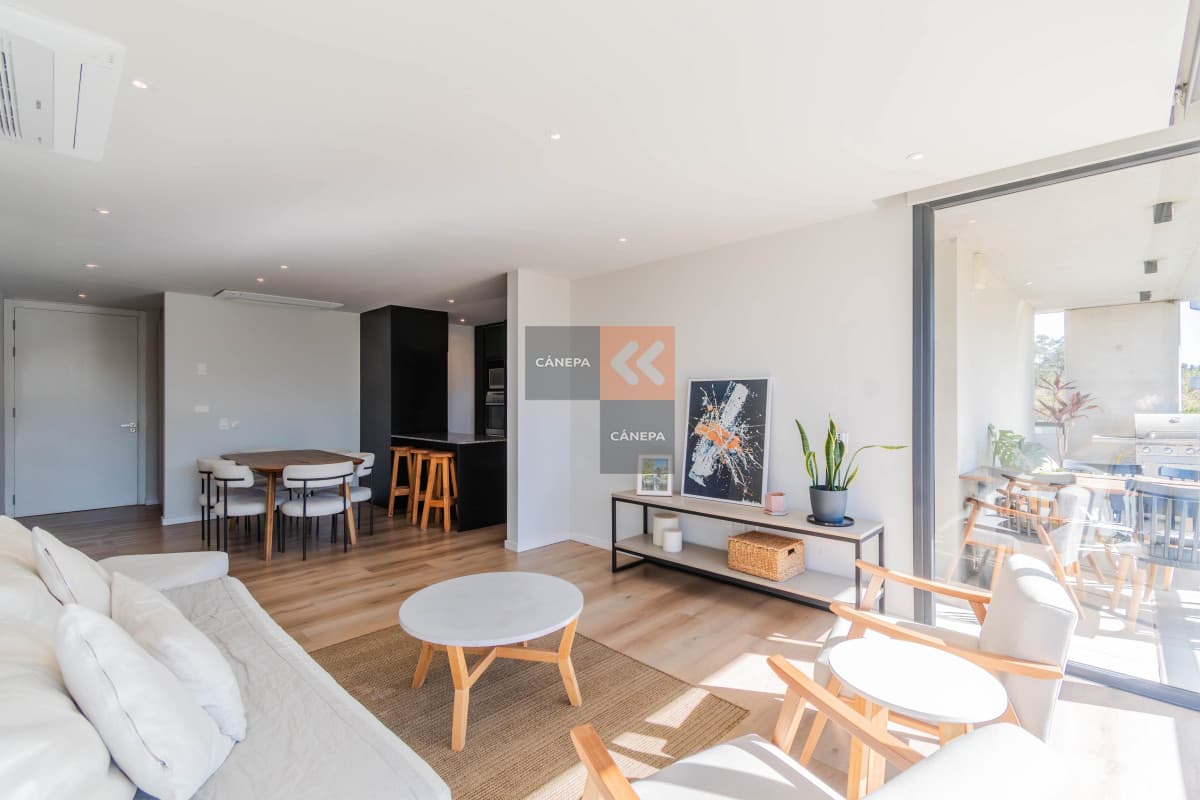 Venta con renta apartamento de 3 dormitorios en Barrio Parques