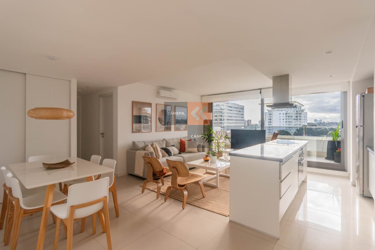 Apartamento en venta de 2 dormitorios y servicio  Zona Brava