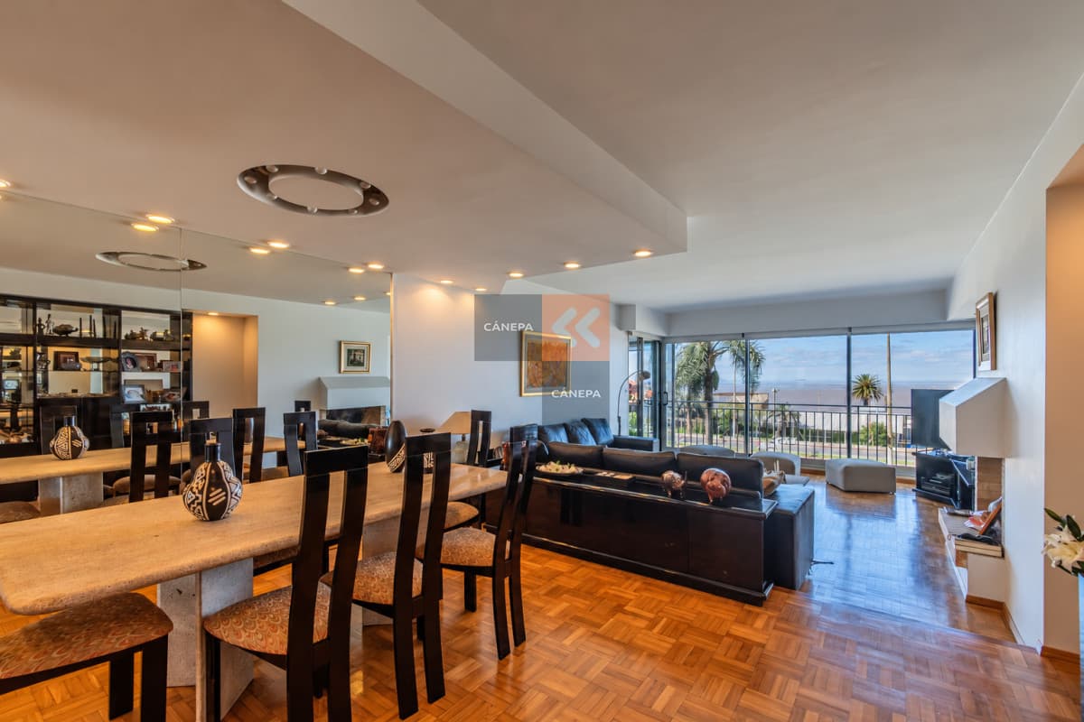 Venta apartamento de 3 dormitorios + servicio en Buceo