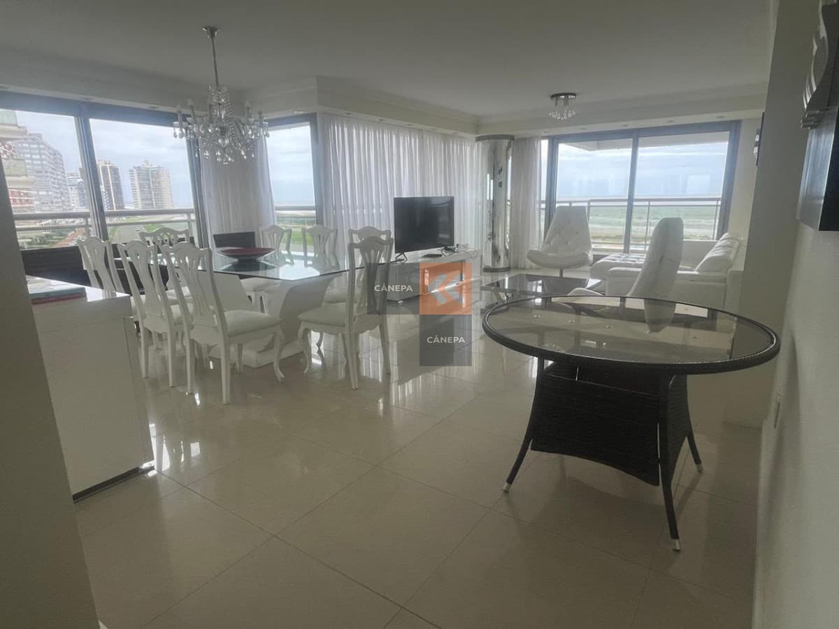 Espectacular en primera linea en la Brava, con los mejores servicios