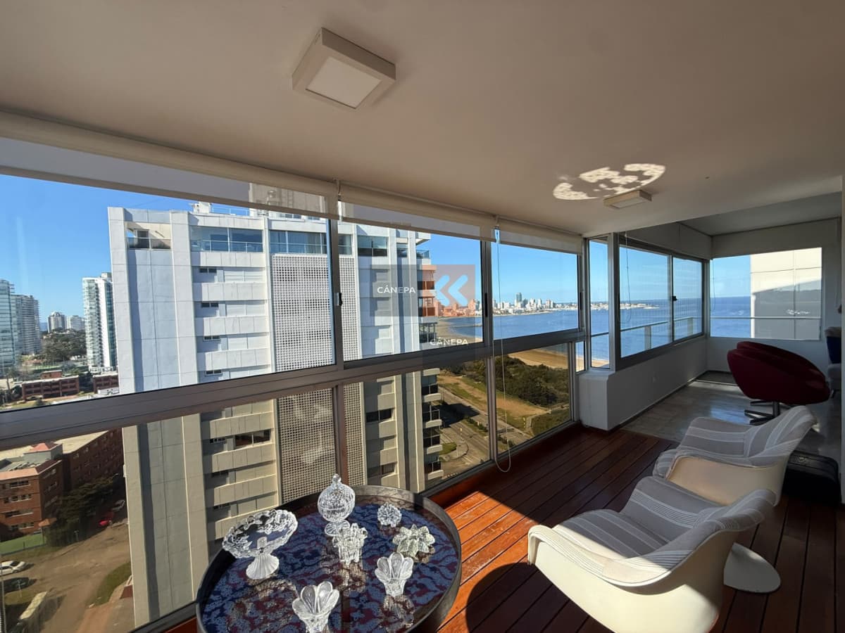Apartamento con vista a la mansa de 2 dormitorios totalmente reciclado