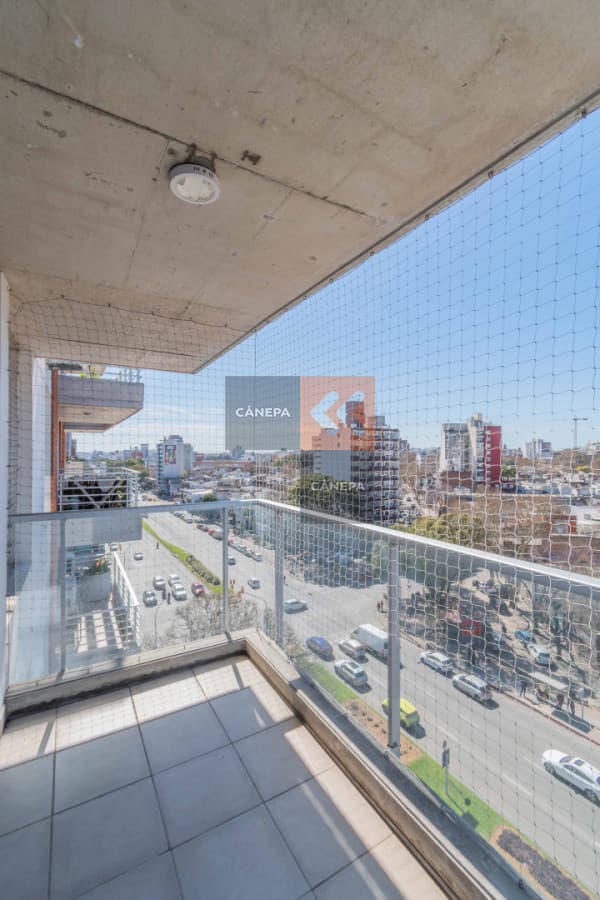 Apartamento en Tres Cruces piso alto con terraza