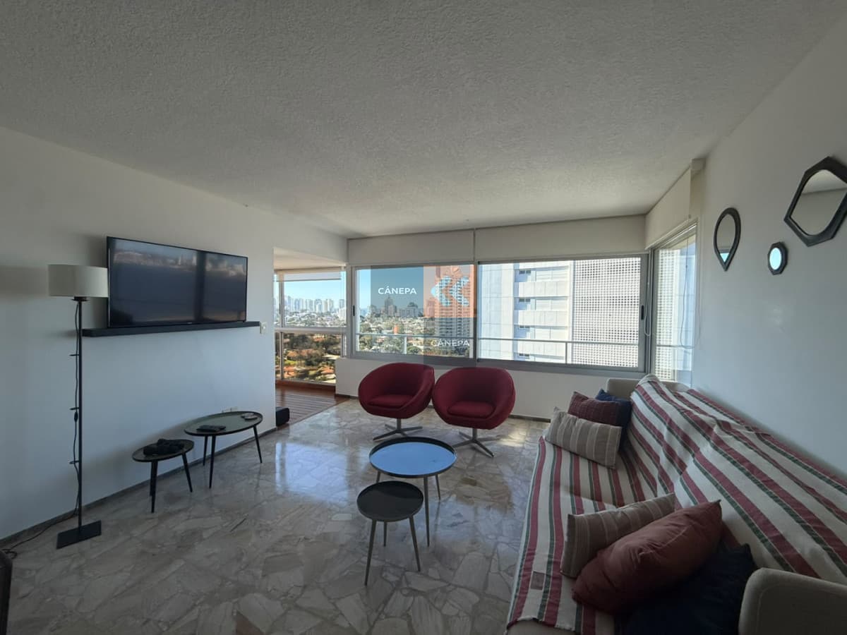 Apartamento con vista a la mansa de 2 dormitorios totalmente reciclado