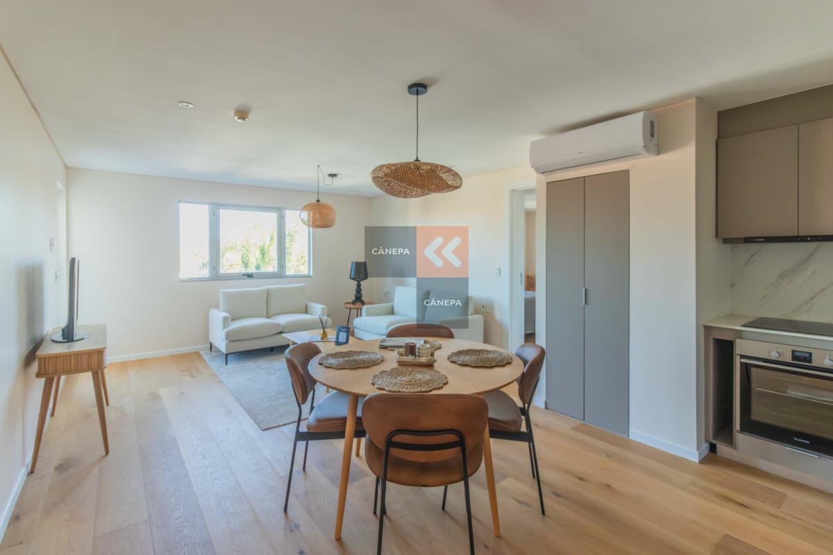 Venta con renta de apartamento de 1 dormitorio en Carrasco Sur