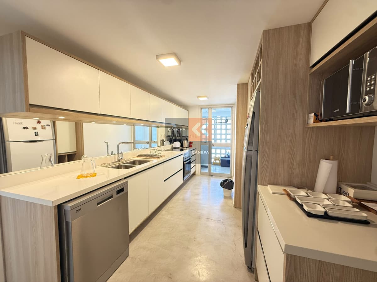 Apartamento con vista a la mansa de 2 dormitorios totalmente reciclado