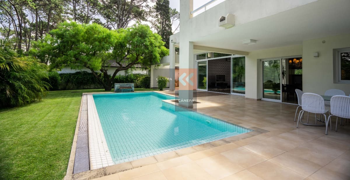 Casa en parada 8 de la mansa, en barrio privado, cercano al Shopping