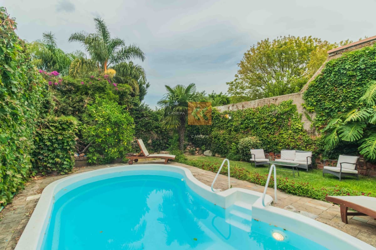 Venta casa de 3 dormitorios + jardín con barbacoa y piscina en Punta Gorda