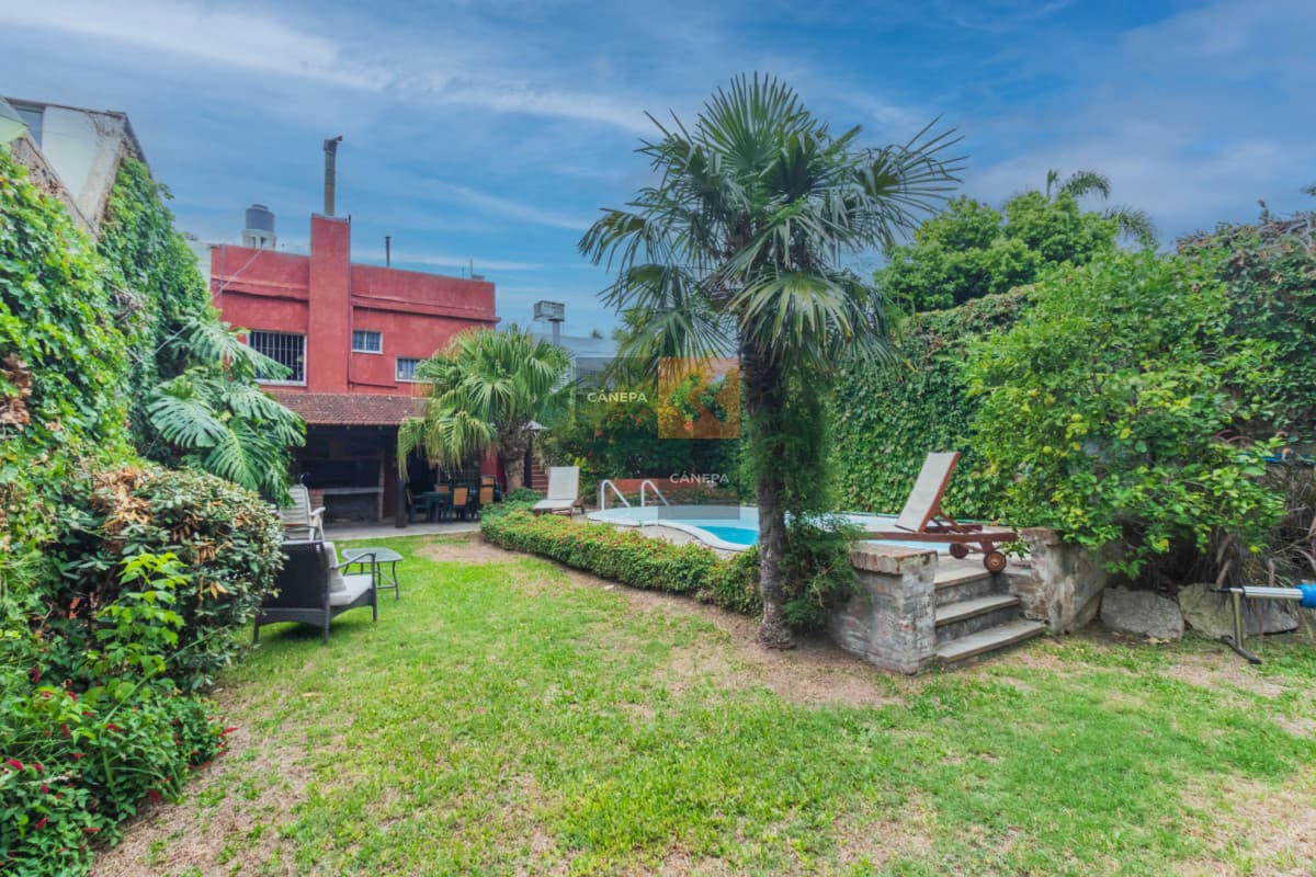 Venta casa de 3 dormitorios + jardín con barbacoa y piscina en Punta Gorda