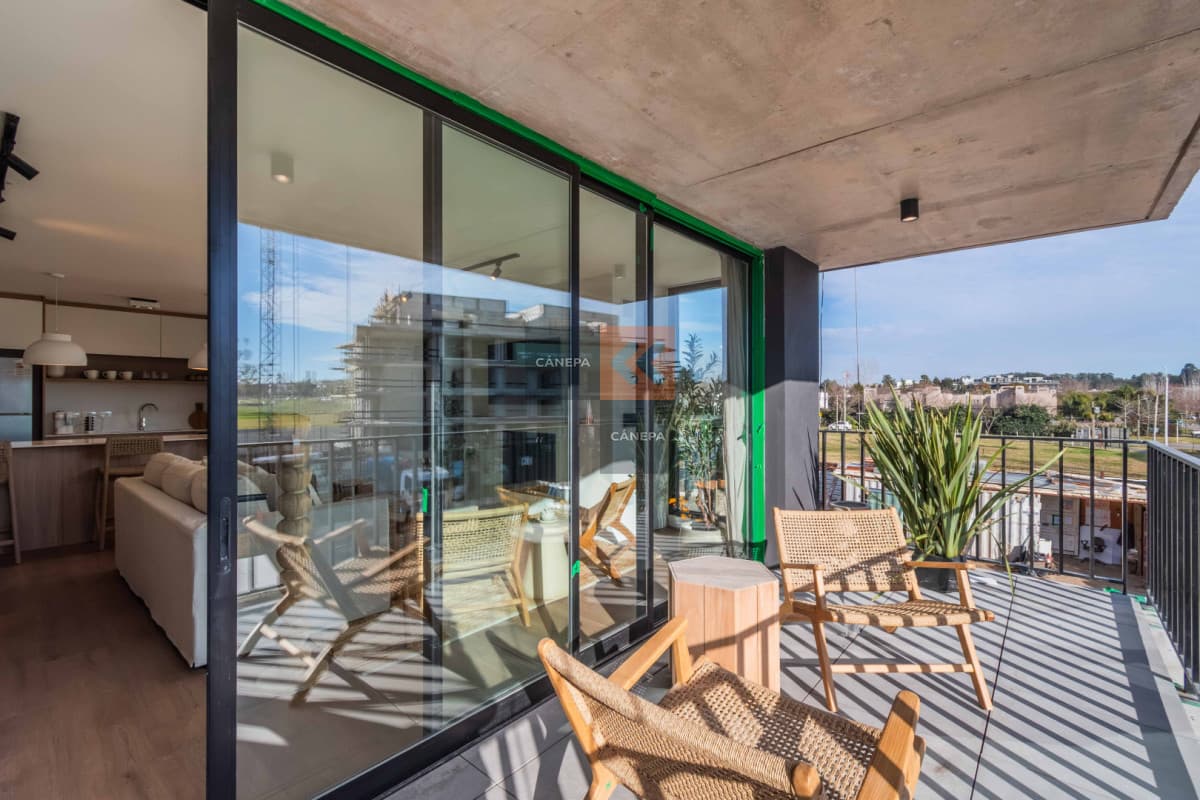 Venta apartamento de 2 dormitorios con parrillero en Av. del Polo
