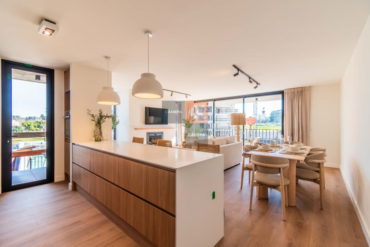 Venta apartamento de 2 dormitorios con parrillero en Av. del Polo