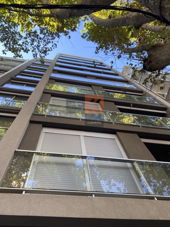 Amplio apartamento a pasos de la rambla