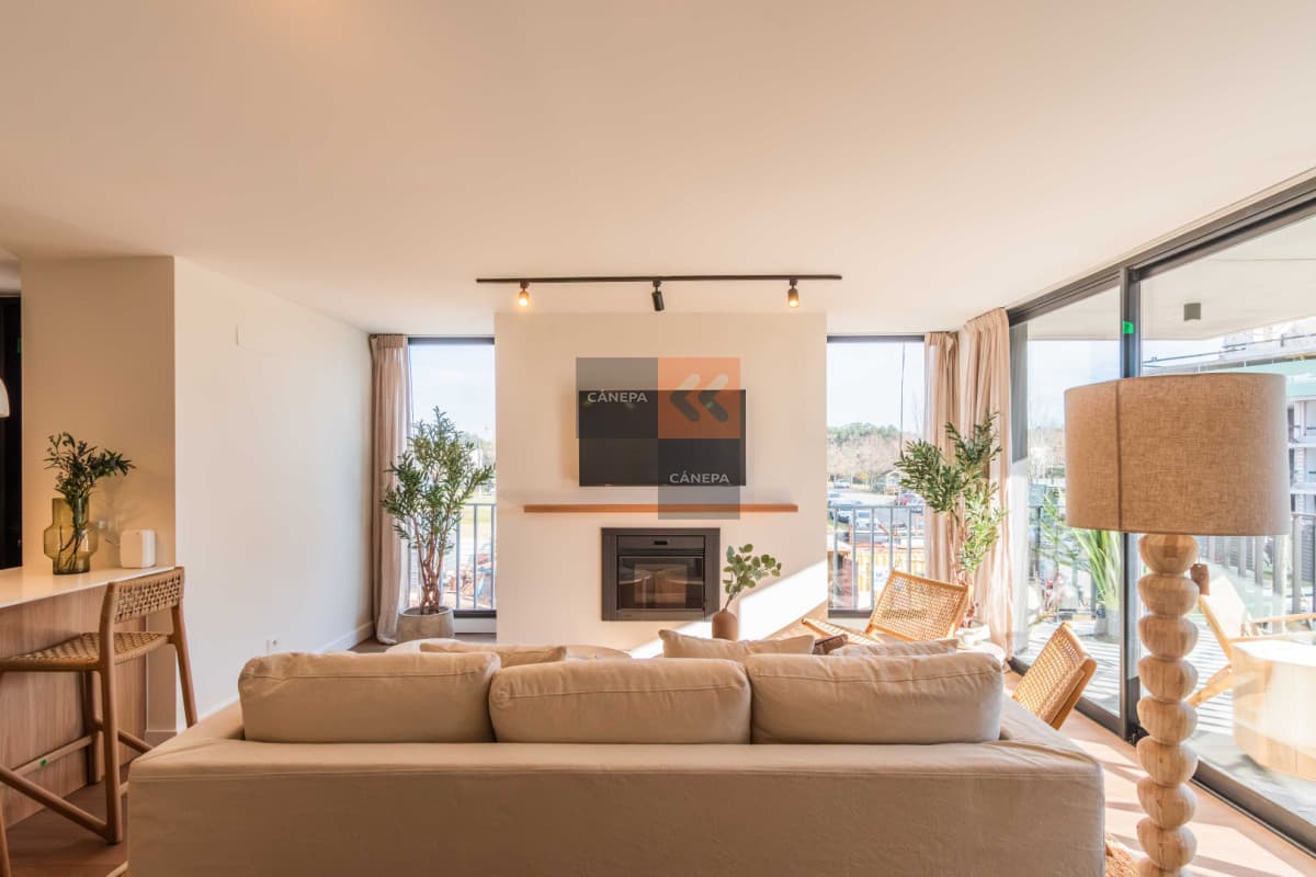 Venta apartamento de 2 dormitorios con parrillero en Av. del Polo