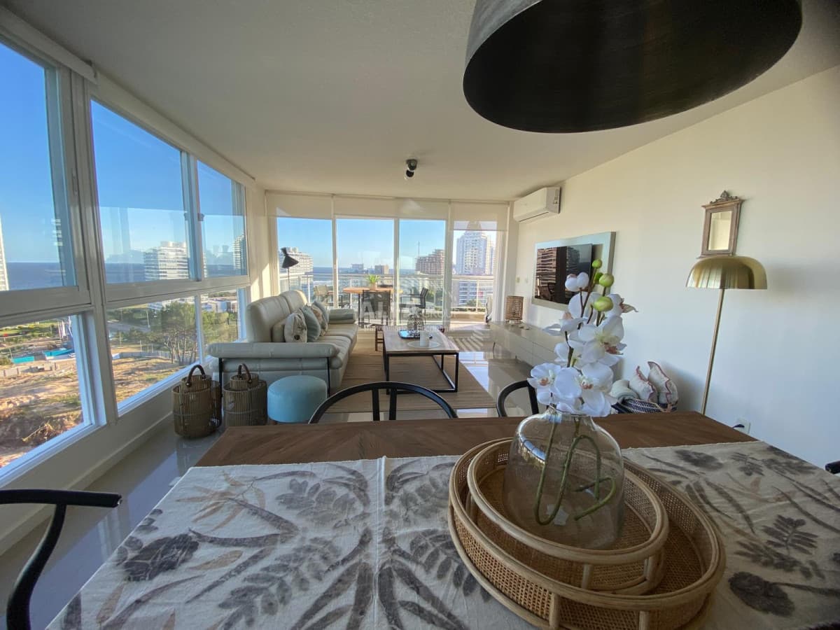 APTO en venta de 2 dormitorios con una excelente ubicación en Punta del Este !!