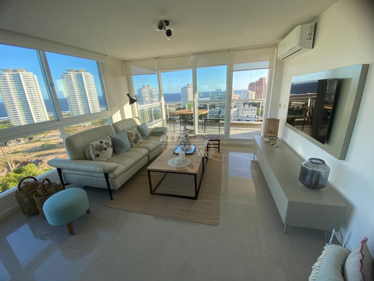 APTO en venta de 2 dormitorios con una excelente ubicación en Punta del Este !!