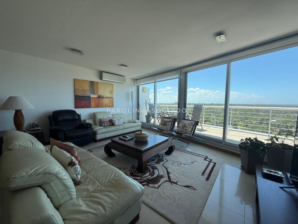 Penthouse en Venta de 3 Dormitorios en Edificio Tressesenta, Punta del Este