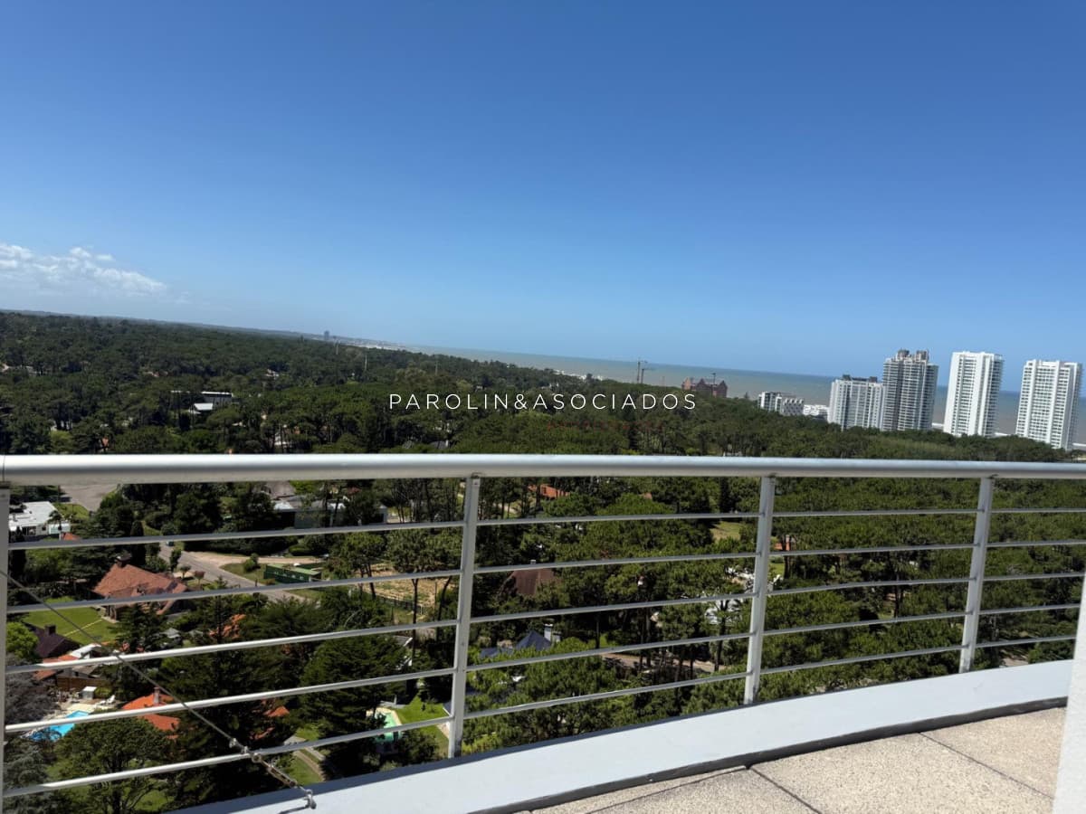 Penthouse en Venta de 3 Dormitorios en Edificio Tressesenta, Punta del Este