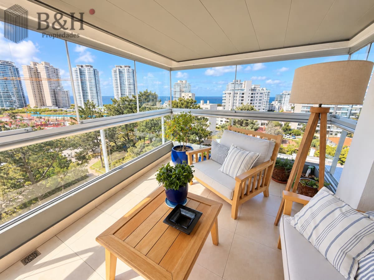 Apartamento 3 Dormitorios Avenida Roosevelt Punta del Este Cochera
