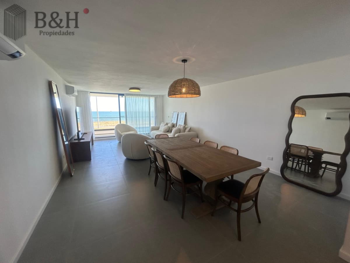 Apartamento de 3 dormitorios en alquiler, Punta del Este