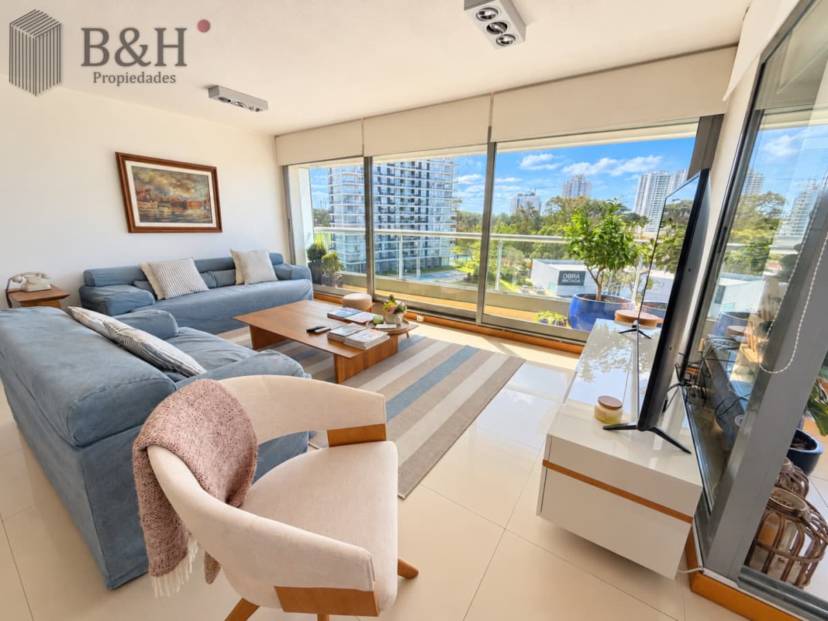Apartamento 3 Dormitorios Avenida Roosevelt Punta del Este Cochera