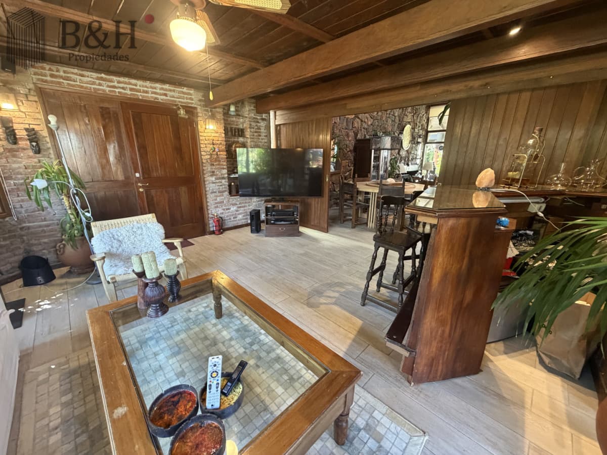 Casa 4 Dormitorios + dep y Piscina en Punta del Este VENTA