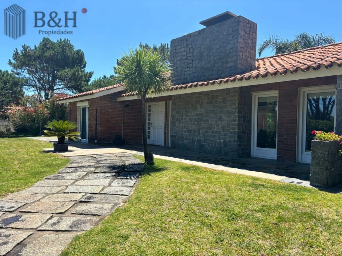 Casa de 4 dormitorios en alquiler invernal y Anual Punta del Este
