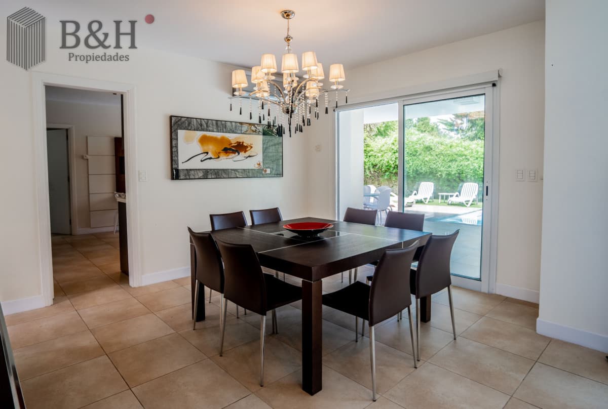 Venta Casa 4 Dormitorios Con Piscina en Barrio Privado, Punta del Este