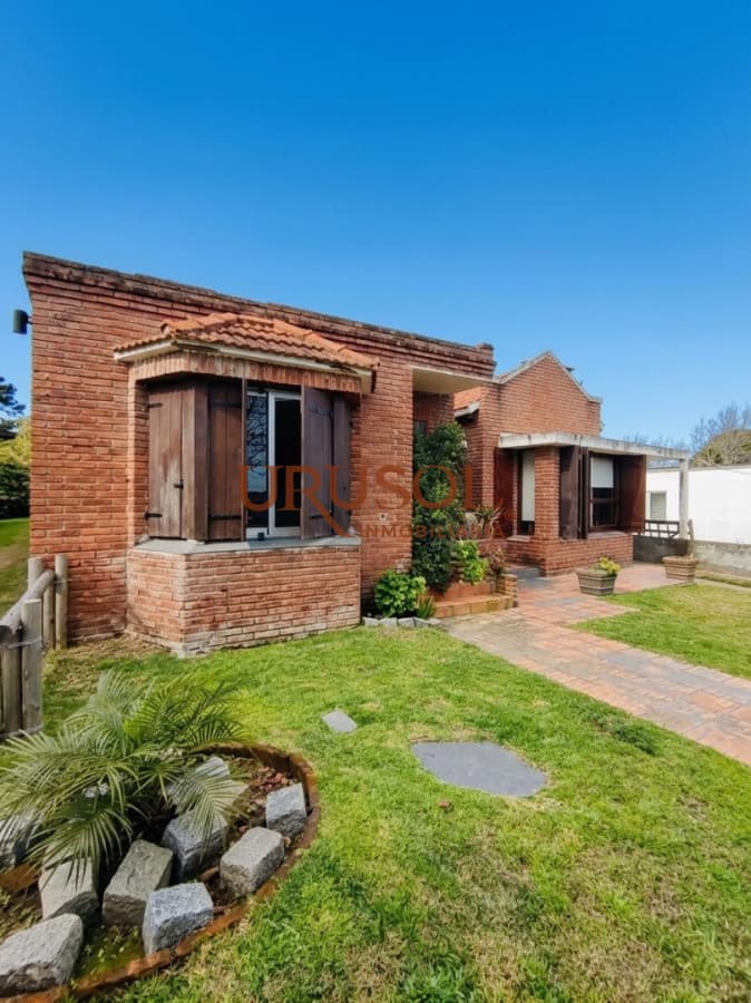 URUSOL Inmobiliaria   Casa ID.162 - Se vende importante propiedad en Lausana