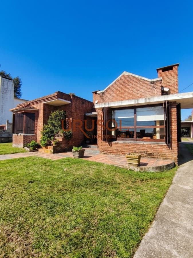 URUSOL Inmobiliaria   Casa ID.162 - Se vende importante propiedad en Lausana