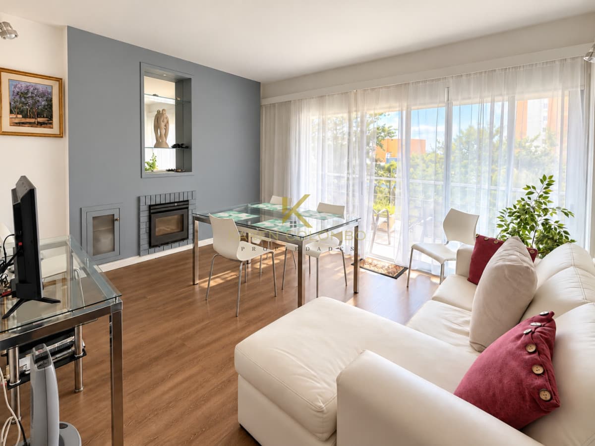 Apartamento en Venta-2 Dormitorios-Primera Linea Playa Mansa